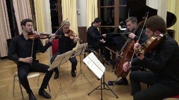 Concert en quintettes<br />
Quintette Astreos : Arthur Decaris : violon 1, Gaspard Maeder : violon 2, Jean Sautereau : alto, Alberic Boullenois : violoncelle, Clément Rataud : piano